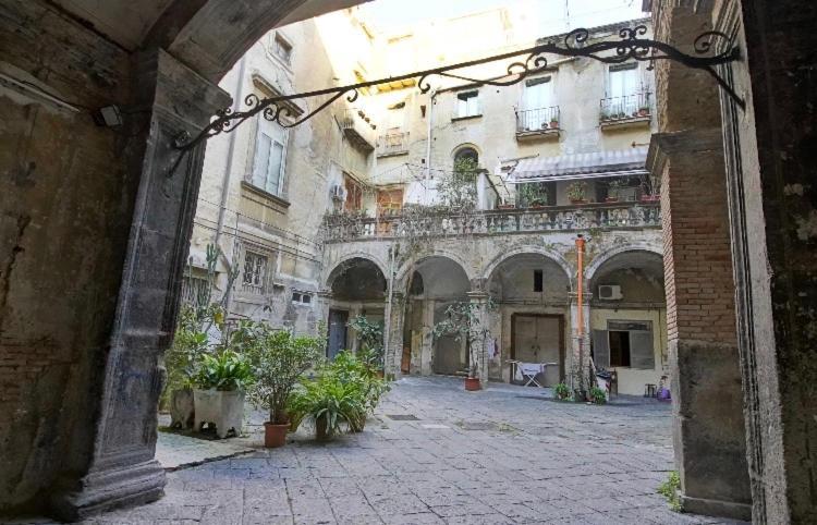 Апартаменты Santi Apostoli House Неаполь Экстерьер фото